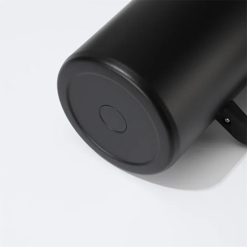 Tazza con manico da 64 once di grande capacità Tazza thermos in acciaio inossidabile per uso domestico Bottiglia di acqua fredda con bollitore di paglia Grande tazza di ghiaccio