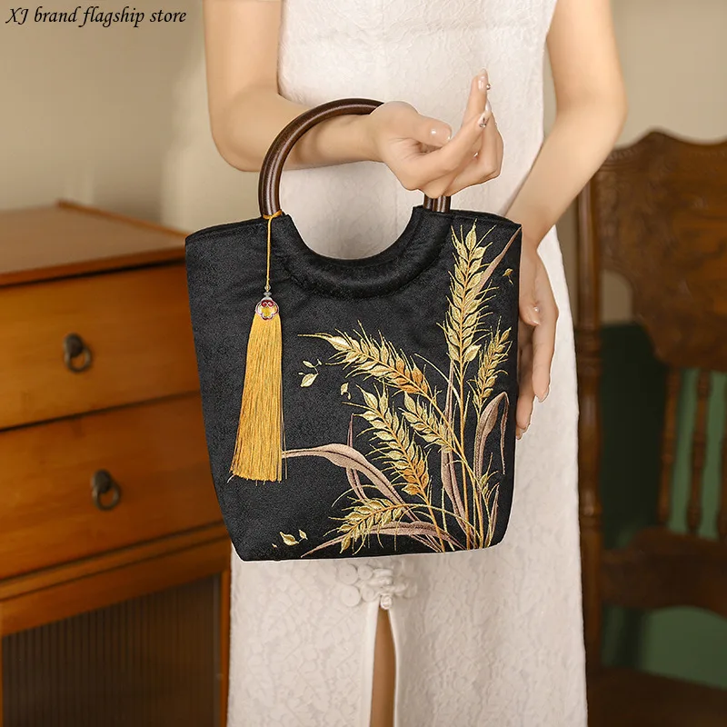 Black embroidered wooden handle handbag, antique banquet handbag, hand-held water bucket bag, beautiful women's handbag