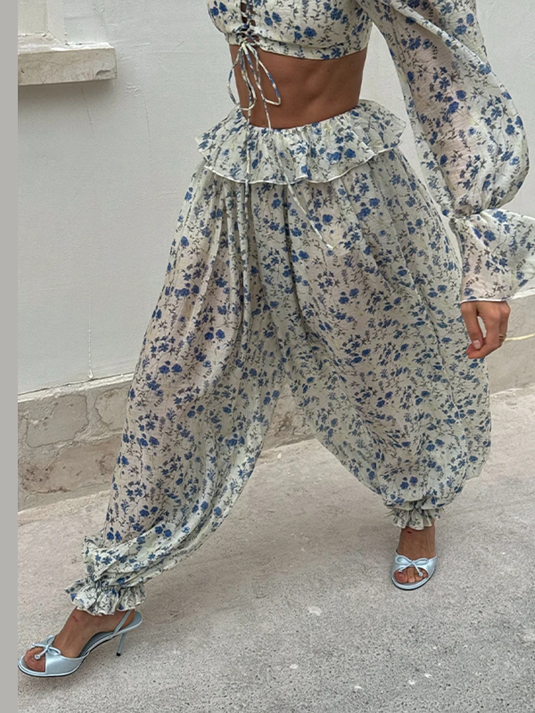 Conjunto de pantalones estampados elegantes para mujer, Tops cortos con cordones y cuello cuadrado con volantes, traje con pantalones largos acampanados, traje nuevo elegante para otoño 2025
