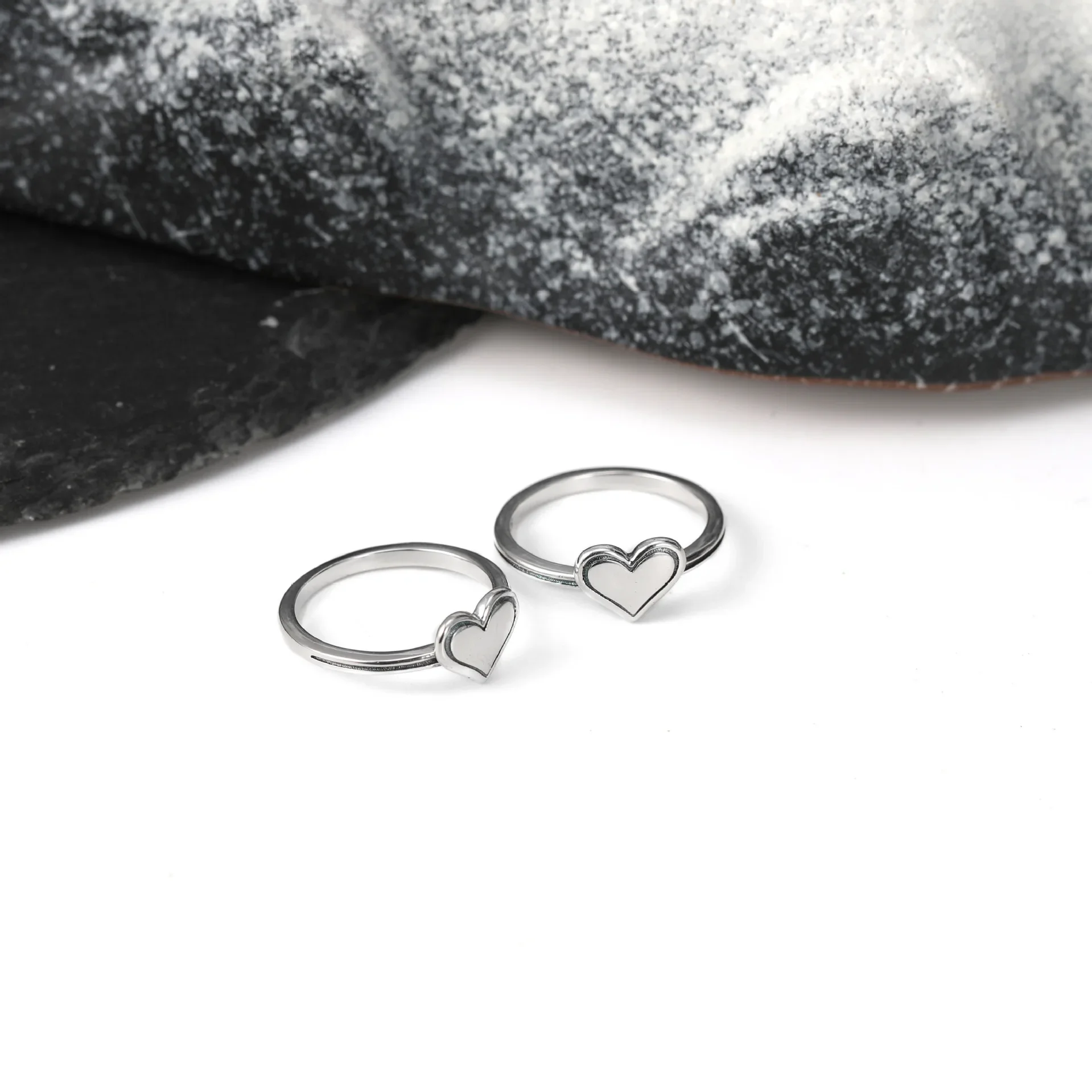 2027 S925 Sterling Silver Custom Alphabet Heart Ring Engraved Initial A on Solid Heart Pendant Secure Comfort Fit Thin Band Premium Solid Silver Craft Trendy Personalized Statement Finger Ornament Perfect Birthday Present for Her