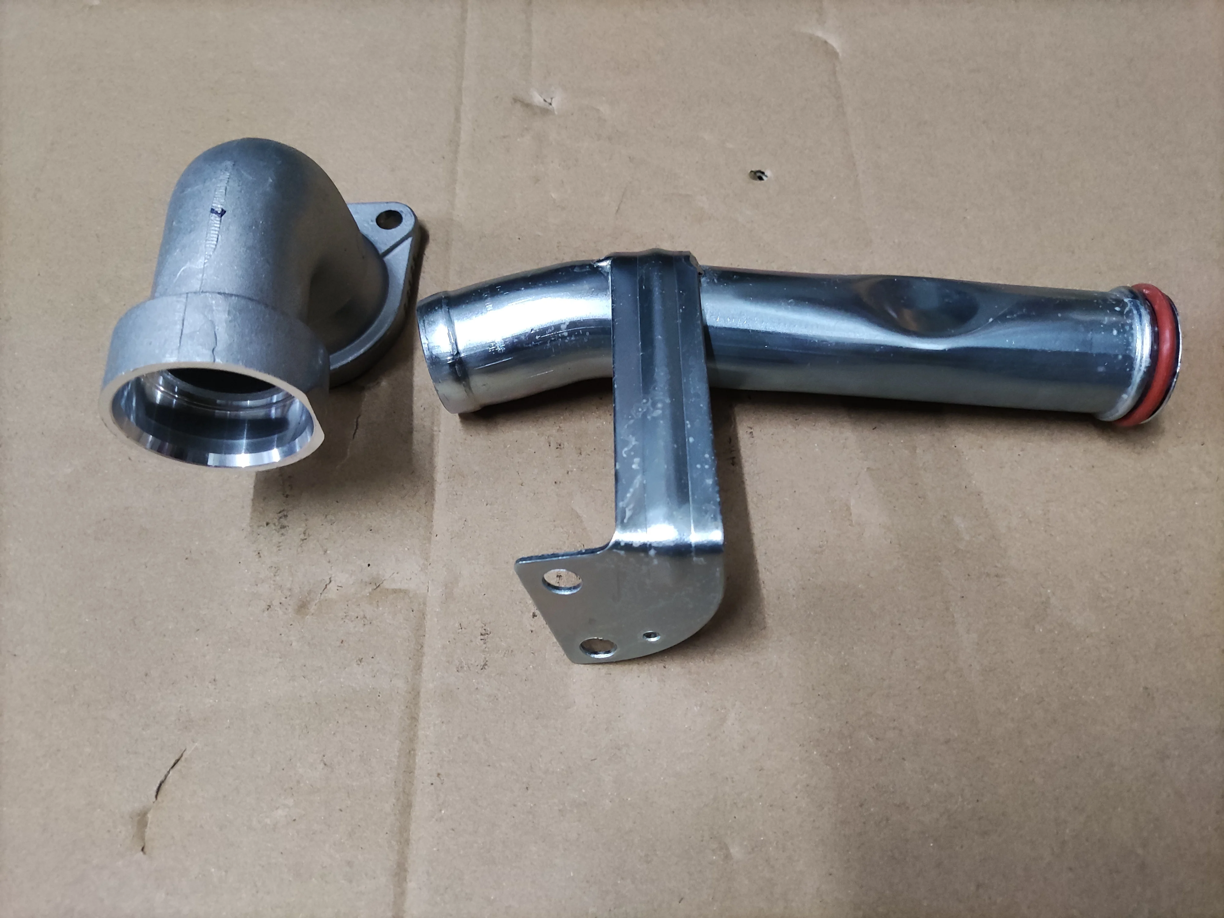 Delica Spacegear4G63 4G64 engine water pipe combination  MD314201  MD313687