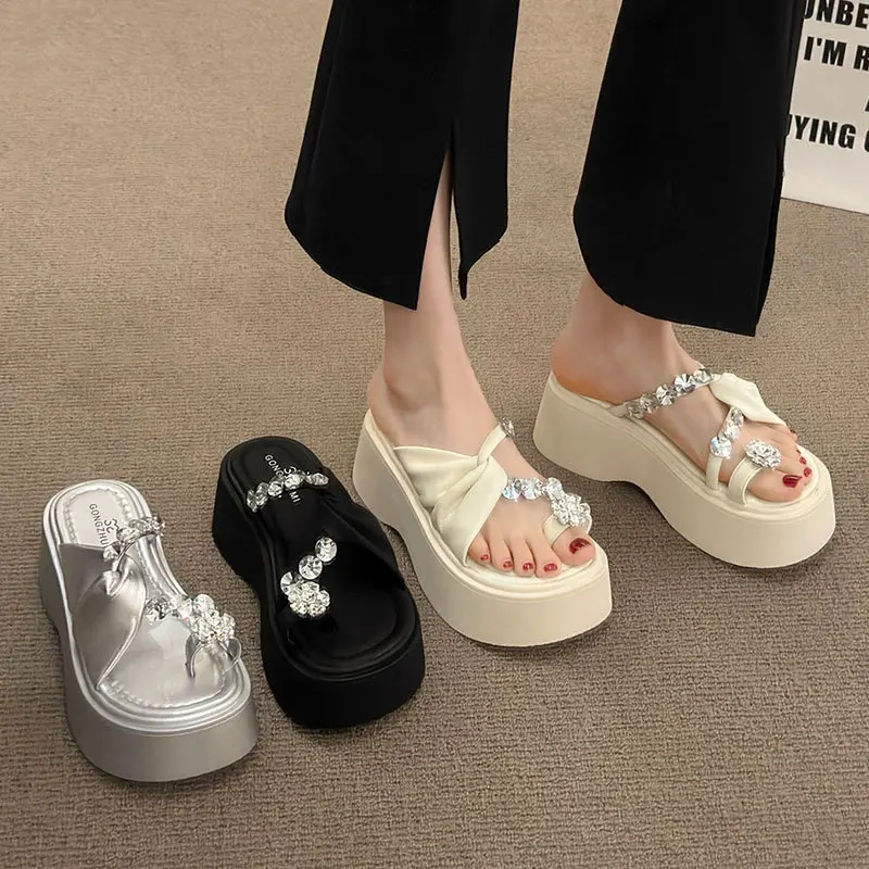 

Sponge Cake Thick Sole Height Increasing Cool Slippers for Women 2025 New Fashion Set Toe Rhinestone High-heeled Sandals