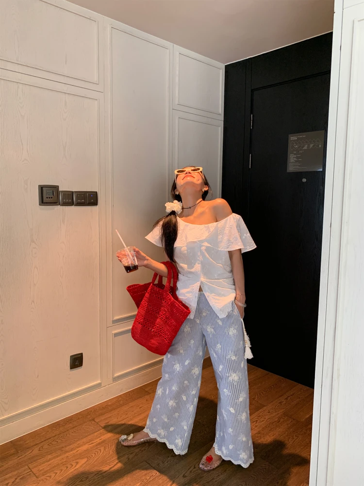 

Новый китайский Sle irt 2025 Design Sensation с небольшим воротником для похудения, белая корейская версия, прямая трубка, длинный све, хлопок Pur...