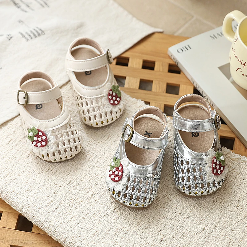 

Baby Casual Sandals Cute Versatile Toddler Walking Shoes Hollowed-out Soft Bottom 2026 Summer New Kids Beach Shoes Non-slip