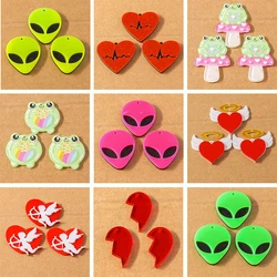 5pcs /Lot Cute Resin Alien Charms Love Heart Pendants Charm for Jewelry Making Necklace Earrings DIY Accessories Supplies