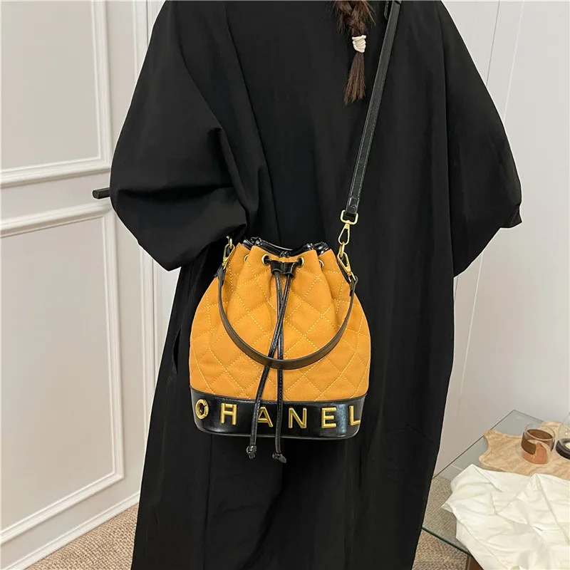 حقيبة هوبو جلد نباتية مبطنة حديثة تصميم مترهل متطور للعمل في عطلة نهاية الأسبوع حمل أنيق ومتعدد الاستخدامات #5