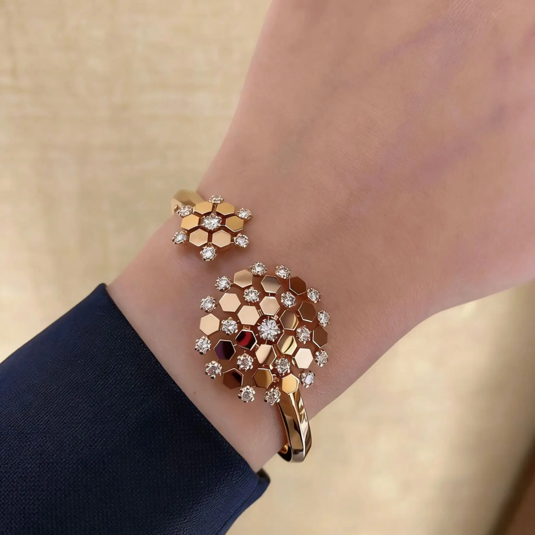 

Браслет-манжета с цветочным узором «Снежинка» для женщин, с цирконами 5А, открытый, позолоченный (золото/розовое золото/белое золото), модное роскошное ювелирное украшение, подарок