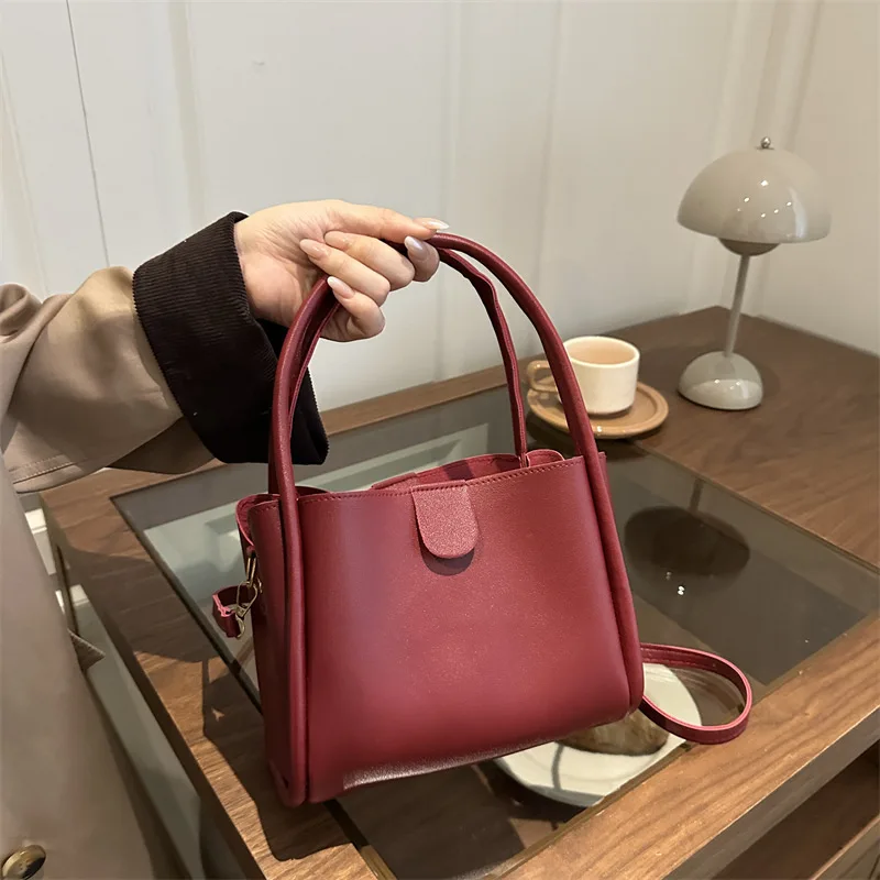 

Винтажная роскошная сумка-мешок 2025 года, нишевая женская сумка с верхней ручкой, модная сумка через плечо через плечо, пригородная сумка «день-ночь», текстурированная