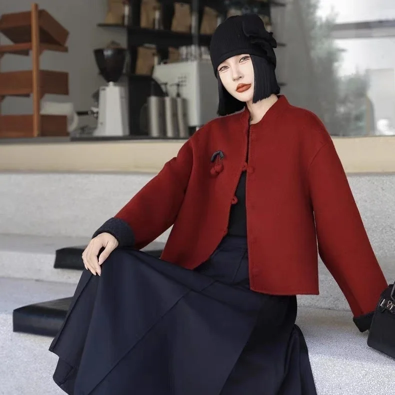 

Красное двустороннее шерстяное короткое пальто для женщин с пуговицами в новом китайском национальном стиле, осенне-зимняя новинка 2026 года
