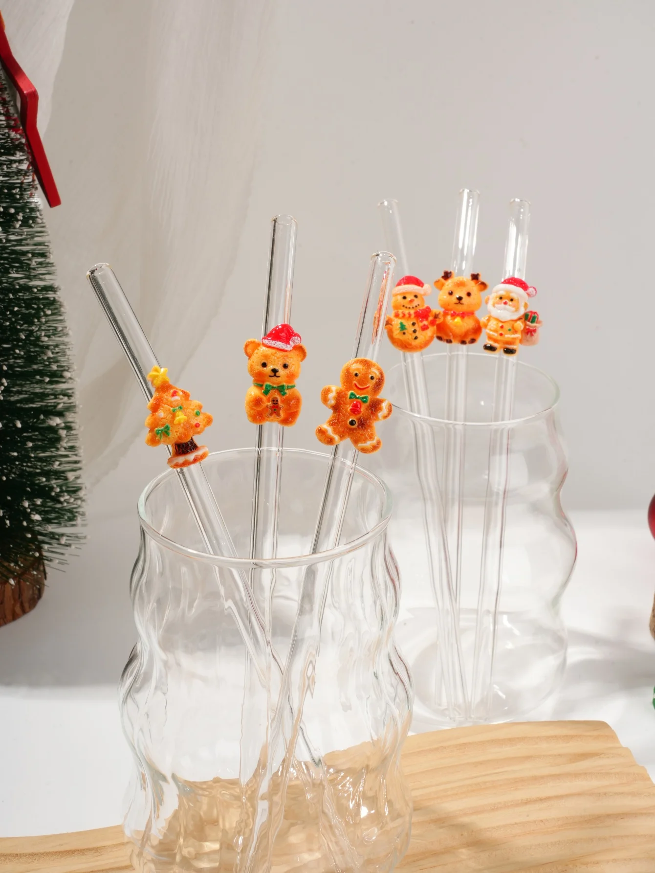6PCS Christmas Bear Gingerbread Figure Decor Clear Bent Glass Straw, Reusable Beverage Straw for Coffee Bubble Water Afternoon