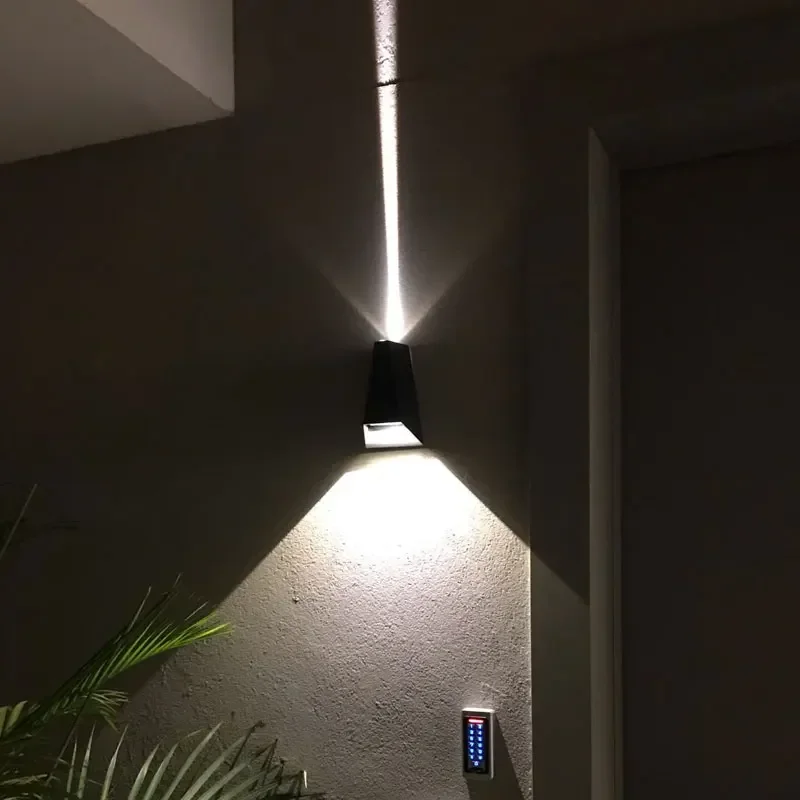 ตกแต่ง Line Beam LED โคมไฟ AC110V-240V 6W 12W Wall Light อลูมิเนียมในร่มกลางแจ้ง IP65 แสงสีแดงสีฟ้าสีเขียวโคมไฟ