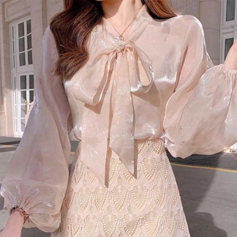 

Spring and Autumn Women's V-neck Shirt Lace 2023 New Fashion Western Automobile Solid Color Casual Long Sleeved Half Skirt Suit