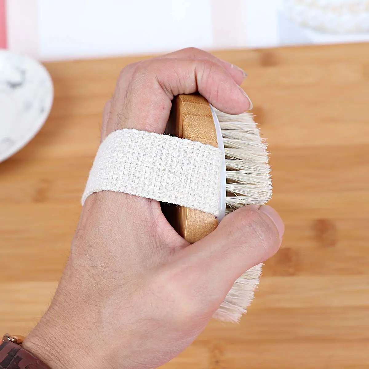 

Dry Brush Exfoliating Brush Medium Firmness Curved Horsehair for Body Cellulite Massager Skin Softening and Blood Circulation