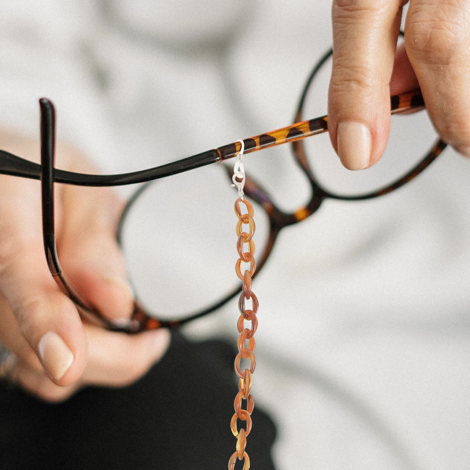 

1pc Acrylic Eyeglass Durable Comfortable Eyeglass Chain Universal Fit For Most Eyewear Eyewear Anti-Lost Chain Brown