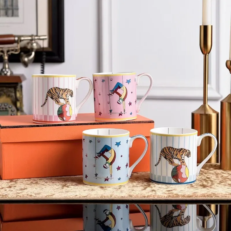 Tazza in porcellana di osso di alta qualità Tazza d'acqua domestica Tazza da tè ad alta aspetto Regalo pratico per l'uso quotidiano