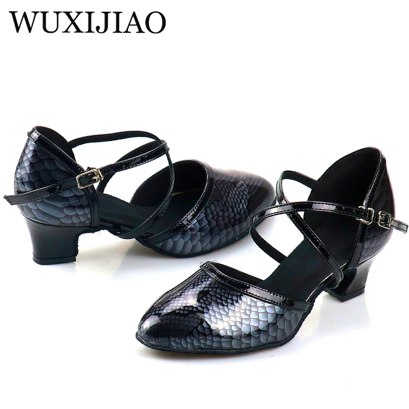 Women 2025 New Fashion Latin Shoes Girls Professional Dance Show Shoes Soft Sole Tango Ballroom Party Sandals Dancing Footwear