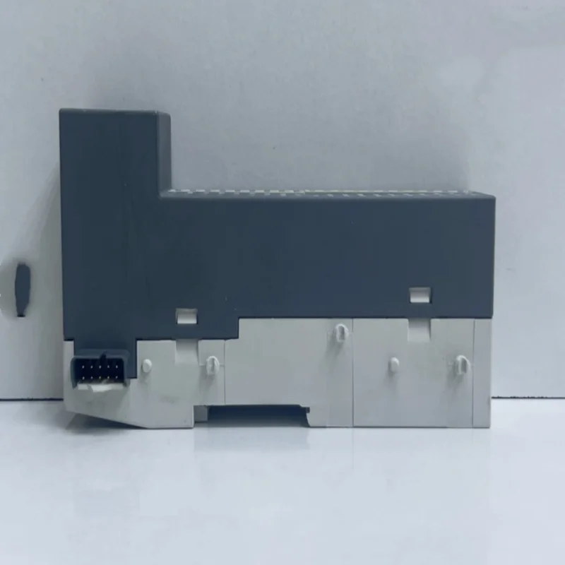 

Совершенно новый оригинальный модуль DO573 DO562