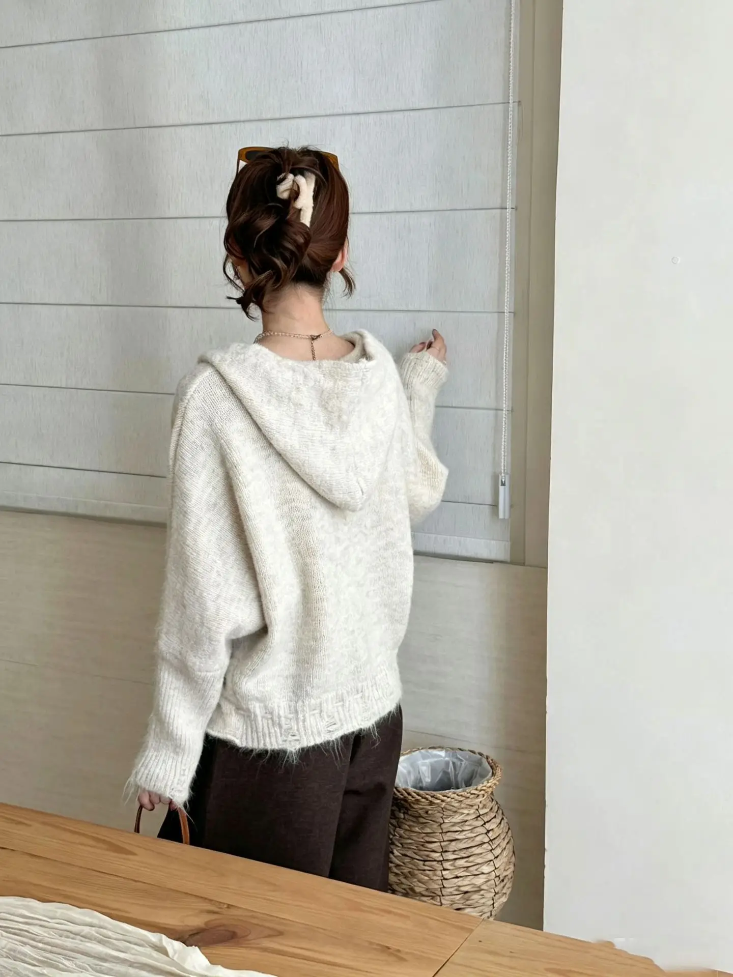 2026 early autumn new drawstring hooded ripped women's knitted cardigan Korean version loose soft glutinous sweater jacket