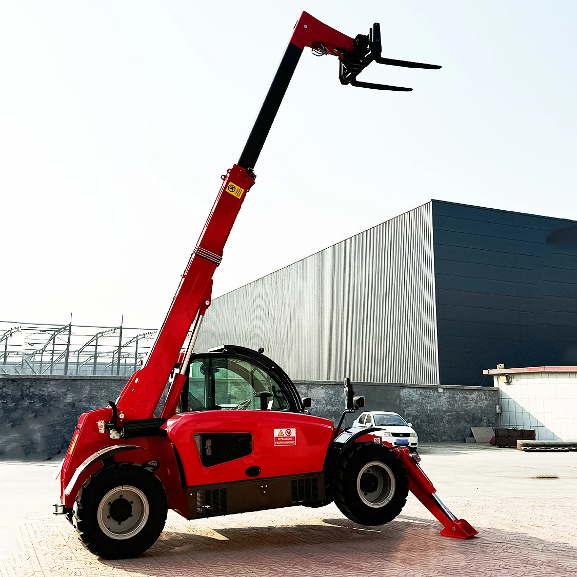 High Reach & Capacity Telescopic Boom Handler 4.5 Ton 17m Combination for Major Construction Logistics Needs