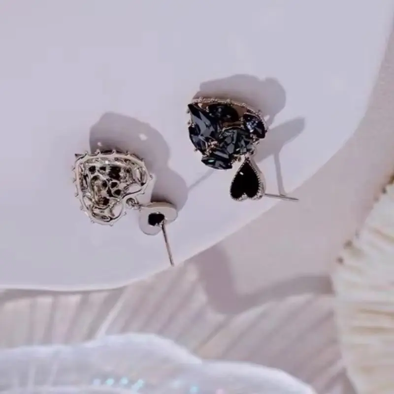 Новый-стиль-женские-темпераментные-черные-серьги-подвески-в-форме-сердца-комплект-с-черным-цирконом-серьги-из-цинкового-сплава-вечерние-украшения