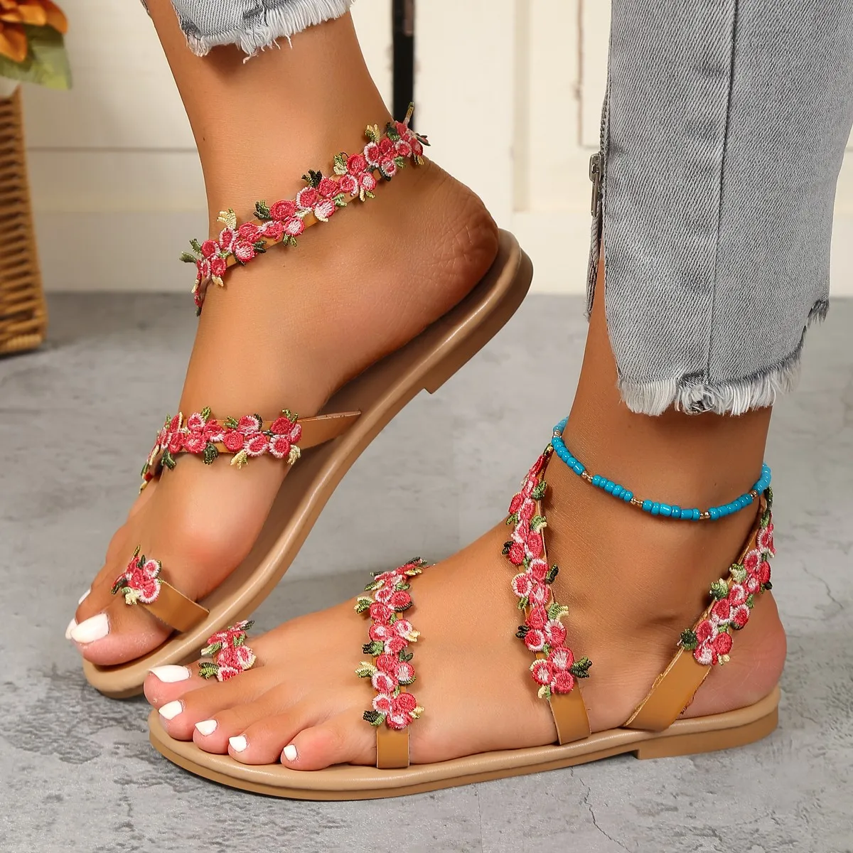 2024 summer new Roman sandals Bohemian style set toe flower flat wear-resistant women\'s shoes casual large size sandals 36-43