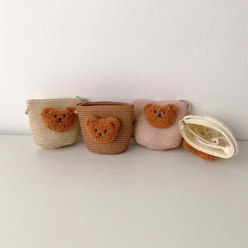 เกาหลีน่ารักหมีเด็กCrossbodyกระเป๋าฤดูร้อนHandmadeทอฟางไหล่กระเป๋าสําหรับสาวท่องเที่ยวกลางแจ้งเด็กกระเป๋าถือเหรียญ