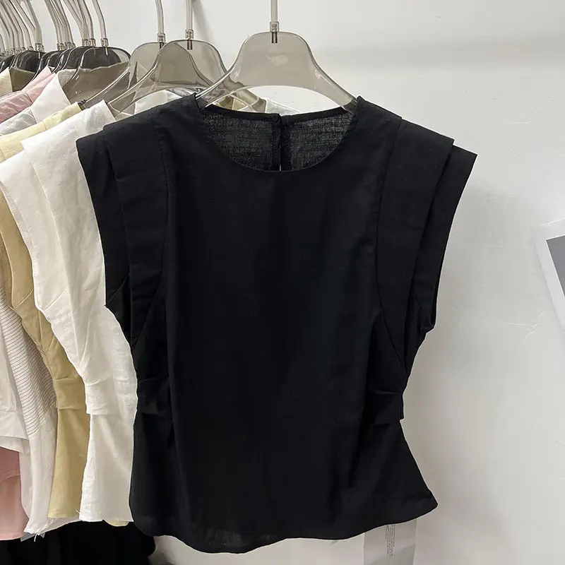 Csa fena casual soltinha sem mangas, estilo coreano, design moderno, top curto da moda com mangas voadoras.