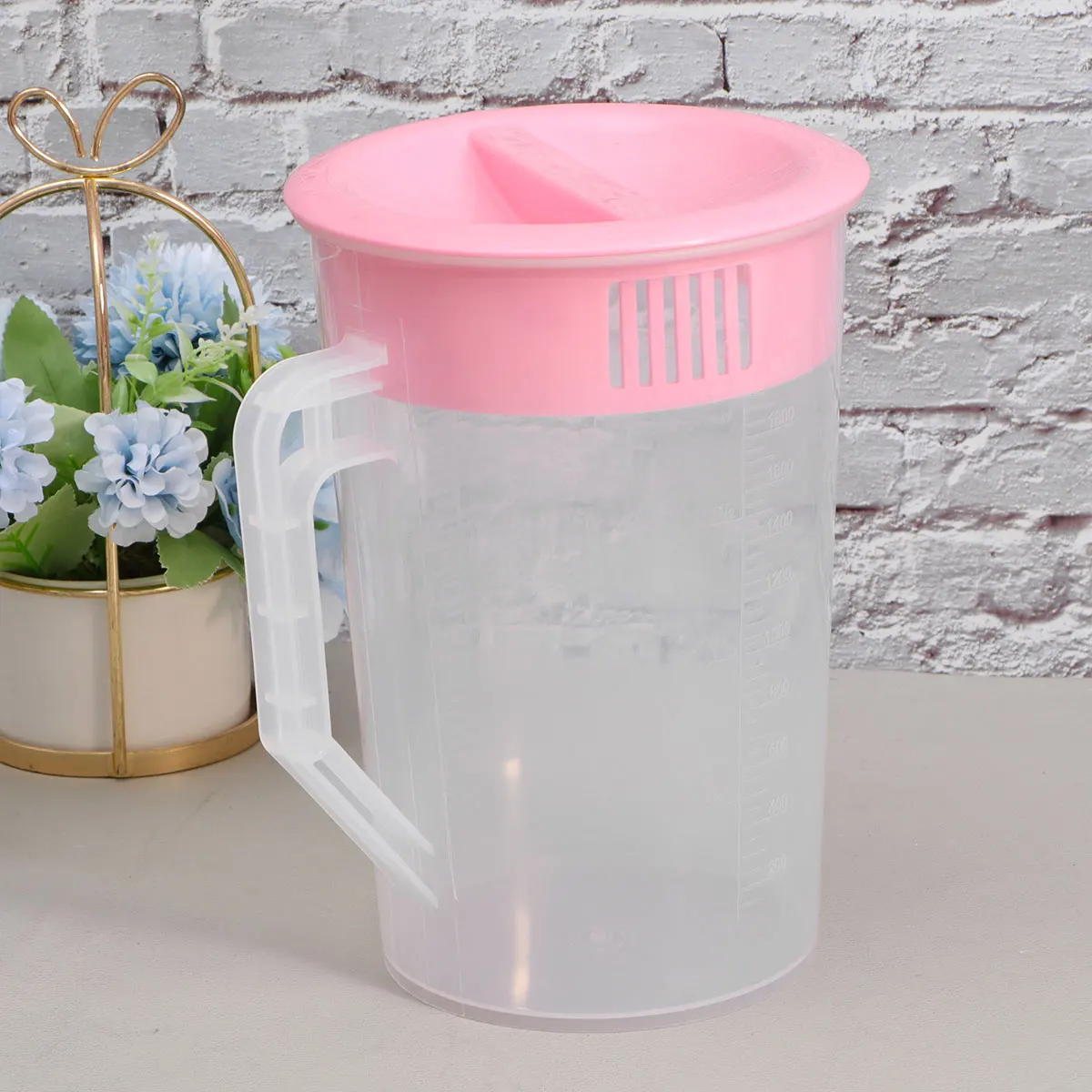 

1pc Cold Water Kettle with Lid Beverage Pitcher Plastic Hot Resistant Lightweight for Restaurant Bar Outdoor Use