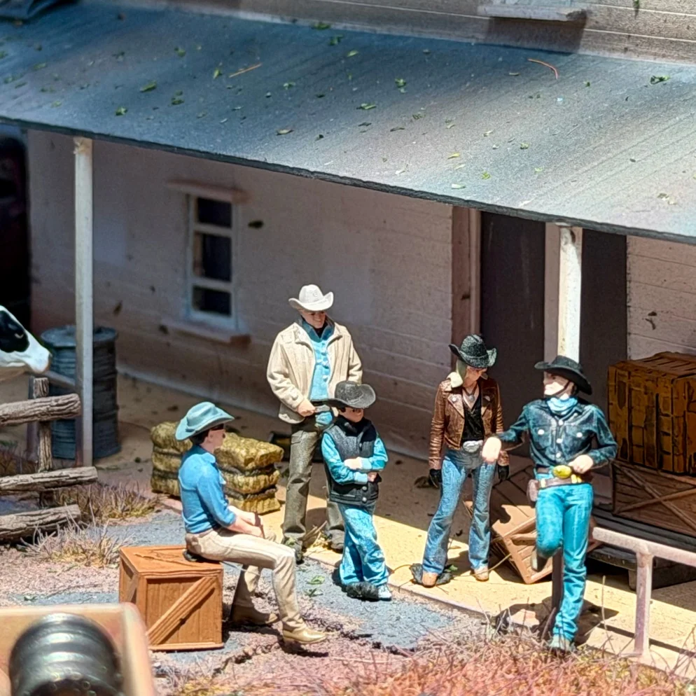 1/64 Scale Resin Western Cowboy Figures Set with Ranch Fence Miniature Scene Props Hand Painted Display for Diecast Car AFA image 4