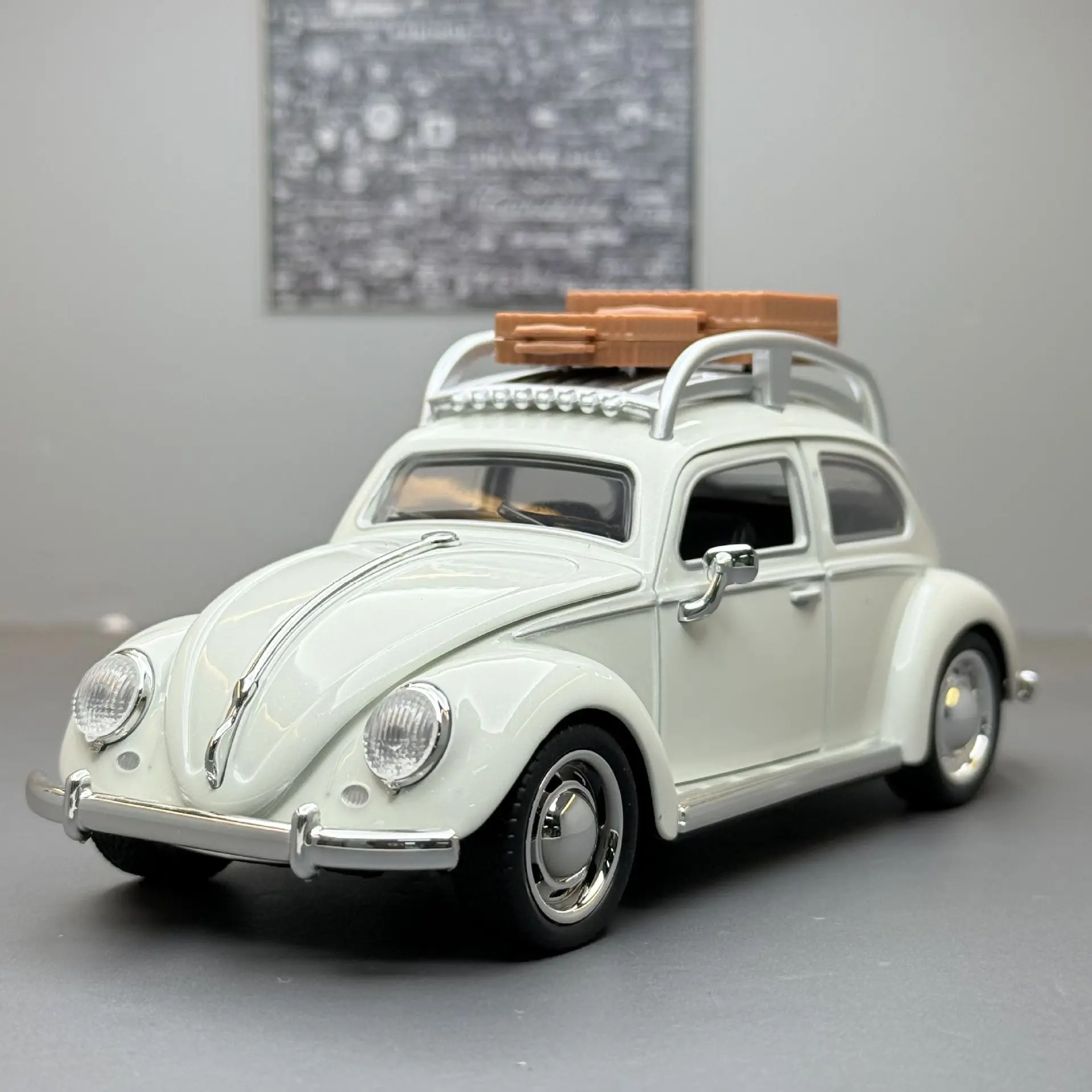 1:32 Beetle 1995 coche clásico de aleación modelo de coche sonido y luz tirar hacia atrás juguete para niños coleccionables regalo de cumpleaños