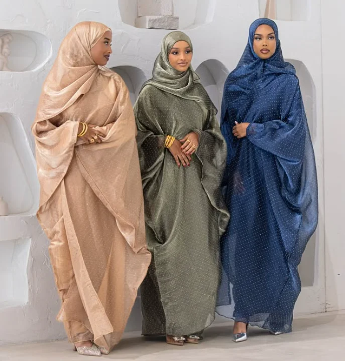 

2025 Новая исламская Абая Дубай Необычные блестящие стразы Ид Абая Комплект из 2 предметов Летнее кимоно Открытое Абая Женское мусульманское платье с хиджабом