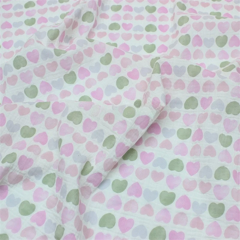 Tecido crepe de gaze de camada dupla clássico pequeno amor crianças mulheres casa almofada de esponja diy material hanrt tecido impresso macio