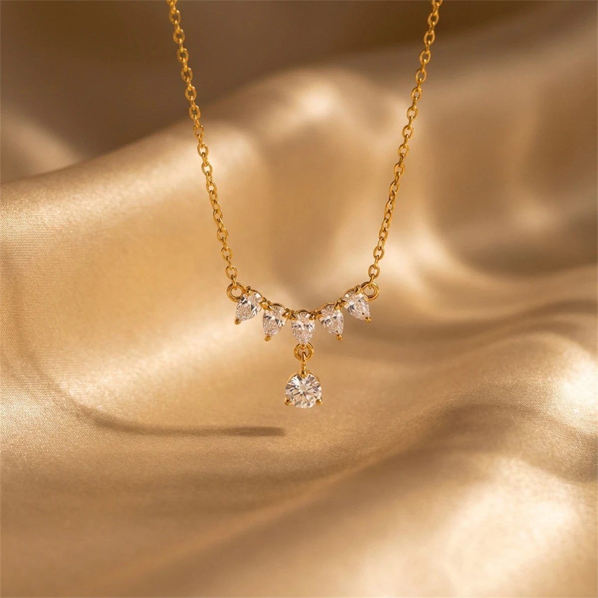 Neue Halskette mit mehrfachem Zirkonia-Wassertropfen-Anhänger, modisch und vielseitig, Schlüsselbeinkette, Weihnachtsgeschenk – Detail 3