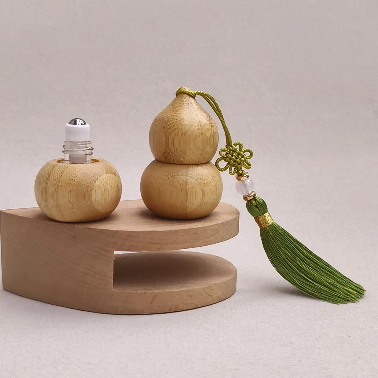 Bottiglia a rullo per olio essenziale di bambù con vetro nappa Bottiglia a rullo vuota a forma di zucca da 1 ml per miscelini di olio portatile