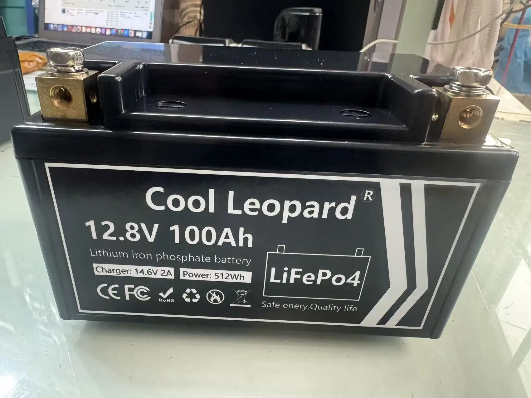 

LiFePO4 Lithium Battery 24V 100Ah Capacity Built-in 200A BMS 6000 Deep Cycles Perfect for Camping Solar Home Backup