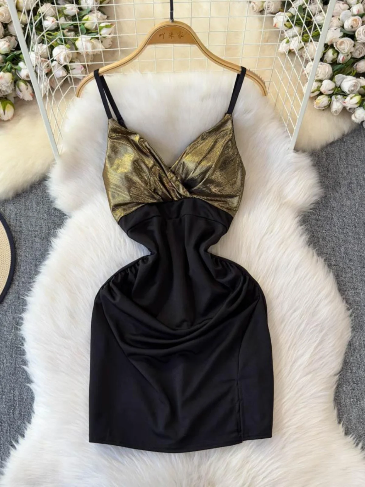 Foamlina New Women's Contrast Color Splicing Metal Chain Sling Dress for Nightclub Party Adjustable Straps Bodycon Mini Dresses