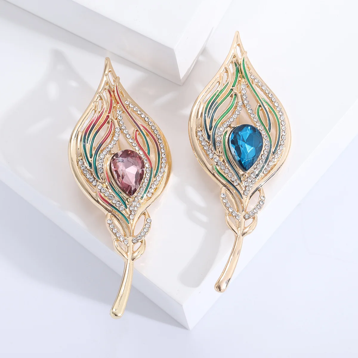 

Colored Crystal Feather Brooch, Elegant Unisex Women's Style, Water Diamond Feather Brooch Pin, Wedding Party Jewelry Gift