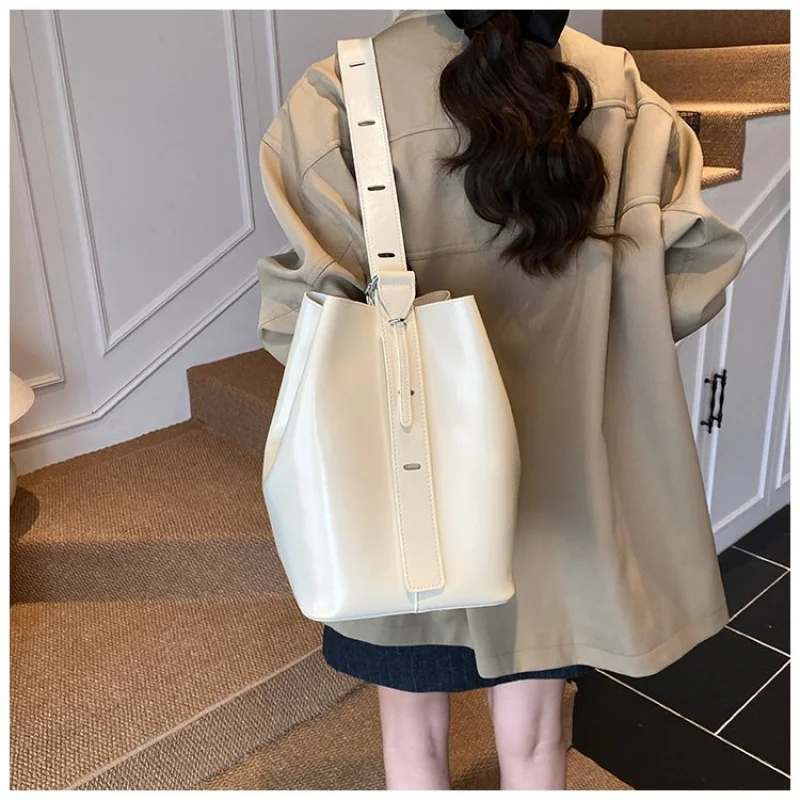 

Deluxe Women's Tote Bag Made Of Microfiber Leather Boasting Casual Luxembourg Trendy Neat Spacious Daily Look