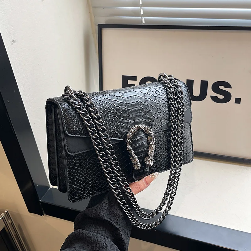 

Retro Style Fashion Chain Shoulder Bag for Women Snake Pattern Crossbody Small Square Bag Trendy Accessory