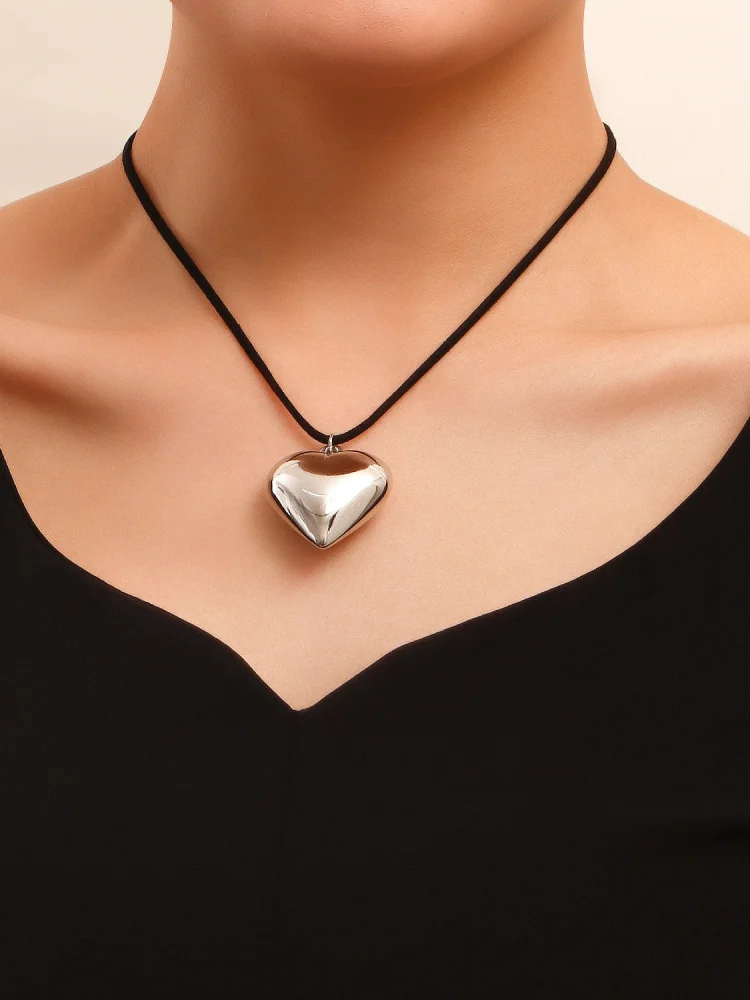 

Ретро-чокер-колье для женщин с крупным сердцем, черный шнур, модные украшения, панк-стиль, подвеска из сплава, цепочка-лобоне, подарок