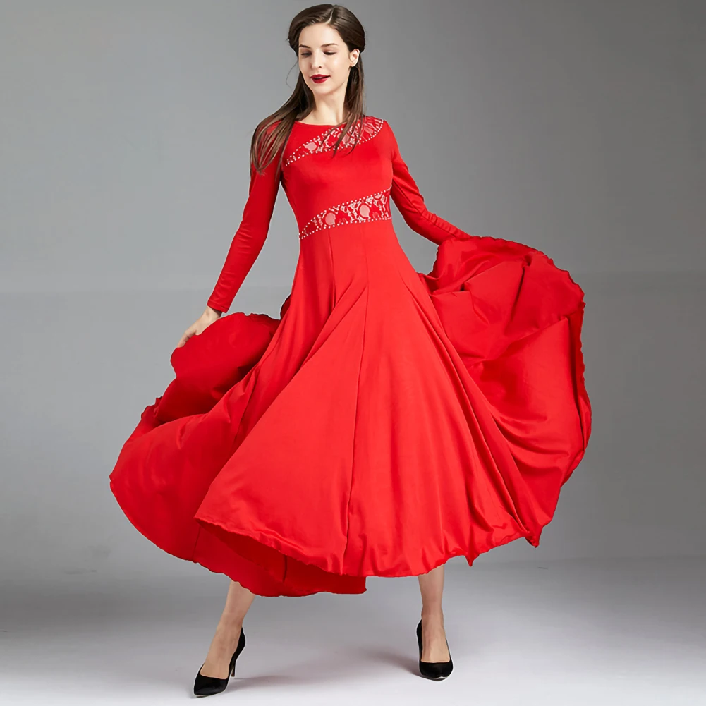 Abito da competizione di ballo da sala a maniche lunghe da flamenco, gonna galleggiante in costume da competizione di valzer con cuciture in pizzo