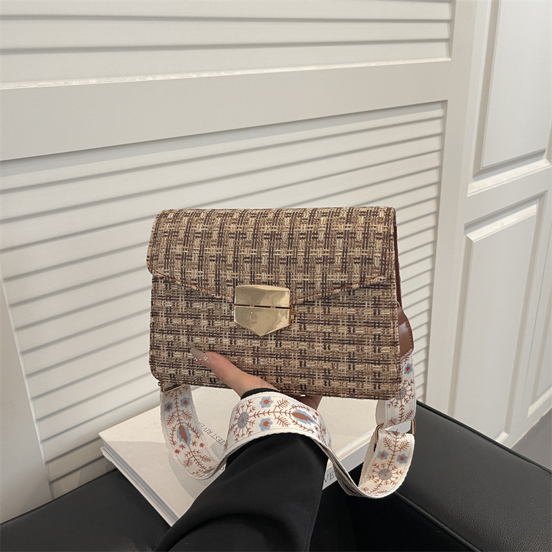  Plaid Lock Broadband Single Shoulder Armpit Bag Temperament Fashionable New Elegant Texture Small Square Bag 