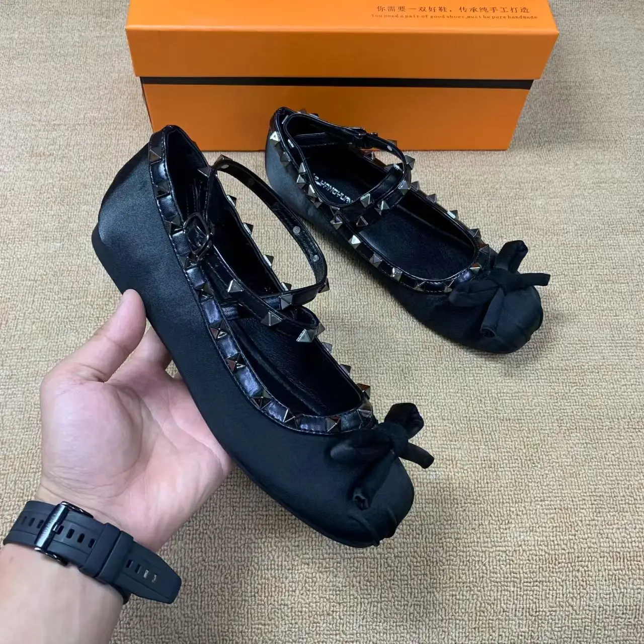 

2025 Spring New Women's Ballet Shoes Round Toe Flats Cross Buckle Rivet Bow Decoration Soft Punk Style Women Shallow Single Shoe