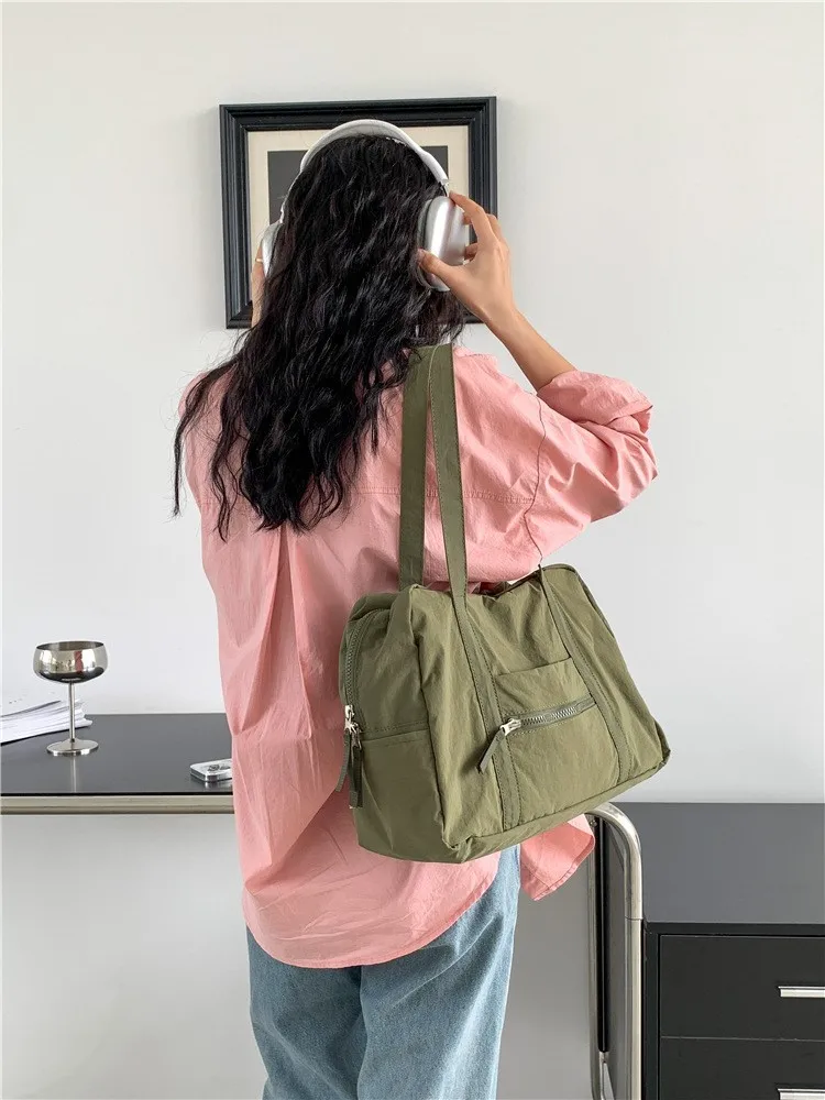 Borsa da viaggio di grande capacità per le donne borsa a tracolla in Nylon Casual moda 2024 nuove borse da pendolarismo coreane con cerniera semplice