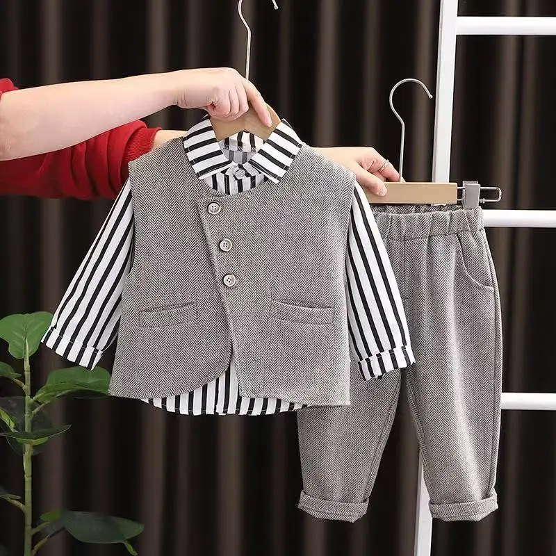 

Boys' Spring and Autumn Set 2025 New Korean Version Boys' Baby Tank Top+Shirt+Pants Three piece Children's Clothing Set