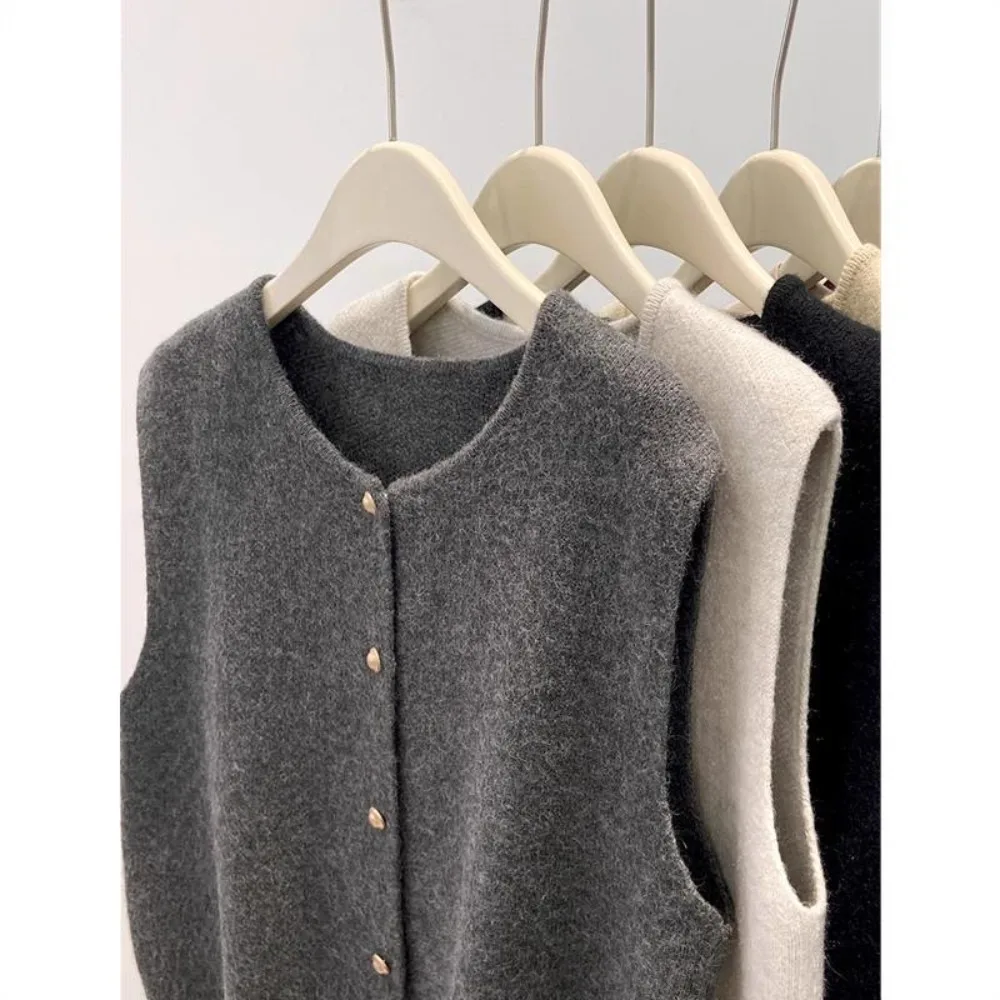 

Женский однотонный вязаный жилет без рукавов с v-образным вырезом и пуговицами во французском стиле ретро, повседневный вязаный кардиган, жилет на осень Fa