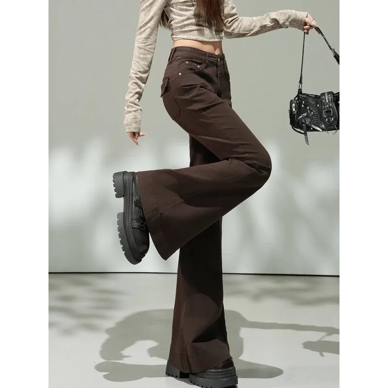 خريف 2025 جينز بيل بوت بلون القهوة للنساء سروال حافر مرن صغير الحجم عالي الخصر من القطن بسحاب