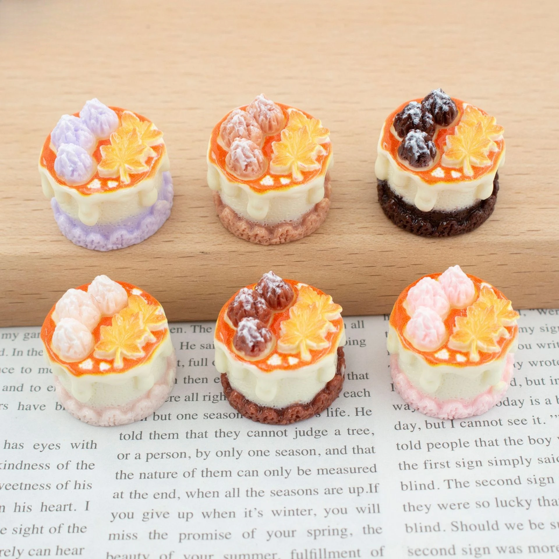 5pcs Mini Maple Leaf Cream Cake Dessert Cake Model DIY Miniatures Scale Resin Doll Accessories Decoration Desktop Decor