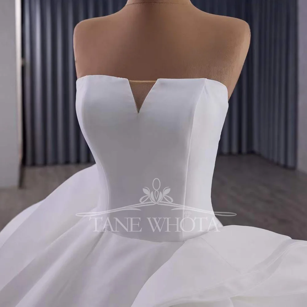 فستان عروس قابل للتخصيص بدون أكمام بدون حمالات ثوب زفاف مع ظهر برباط وتفاصيل زهور ثلاثية الأبعاد 2025 رداء De Mariée