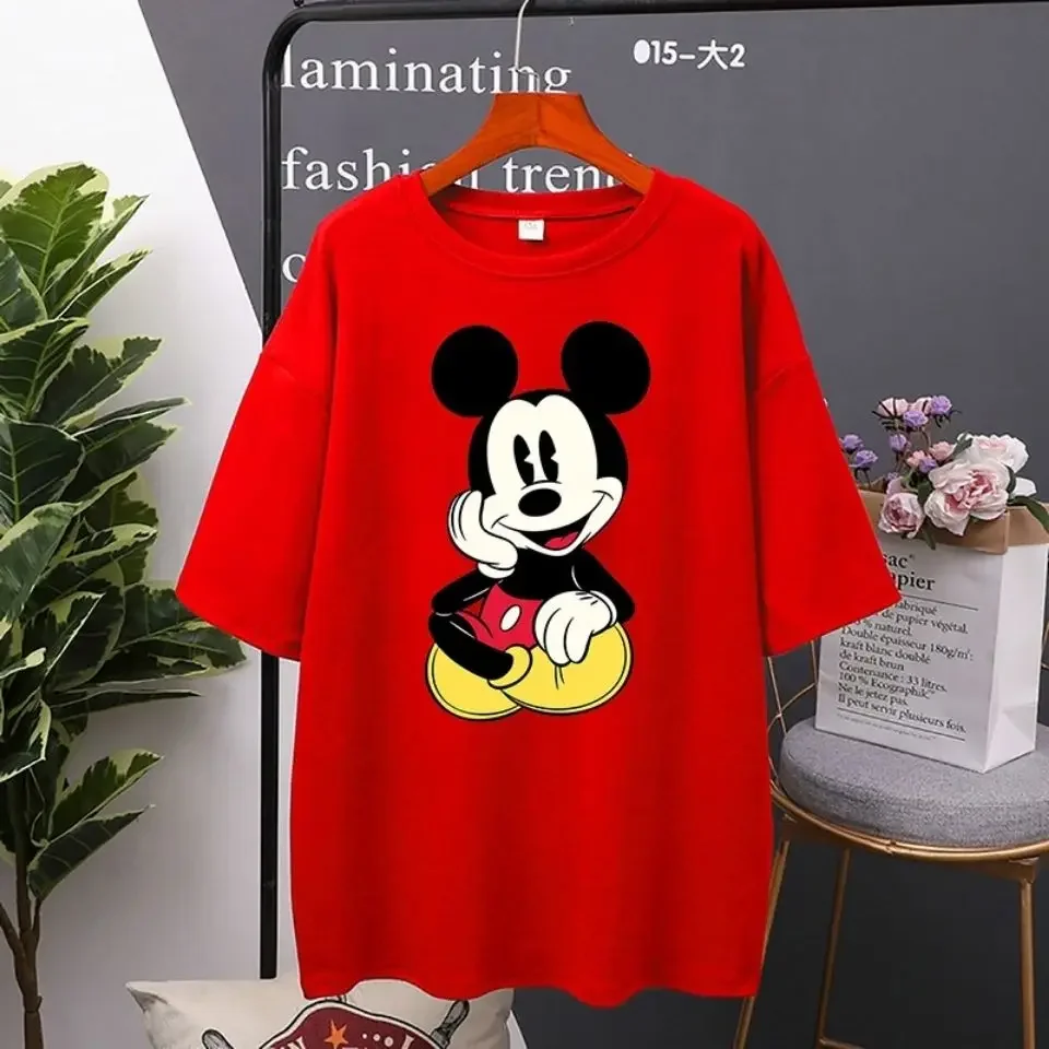 ميكي ماوس 2025 جديد حار أسود تي شيرت الرجال النساء الصيف ملابس علوية من القطن الأيدي على الخدين تشكل نص أبيض طباعة ديزني الكرتون تصميم